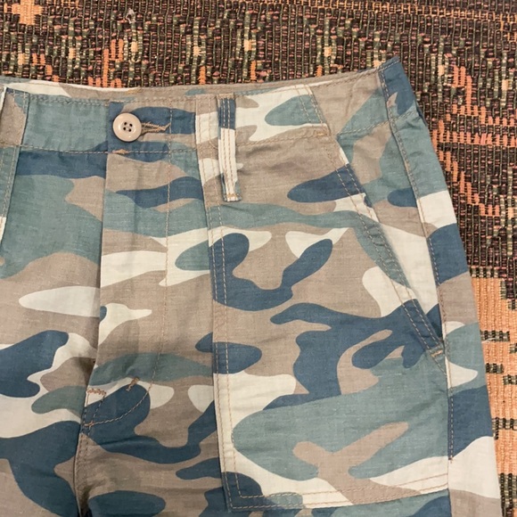 MOTHER The Shaker Chop Short in Camo - Picture 4 of 7